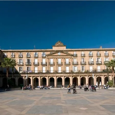 A 5 Minutos Andando Del Casco Viejo, Ayuntamiento, Plaza Circular Y Gran Via De Y Proximo A 2 Lineas De Metro