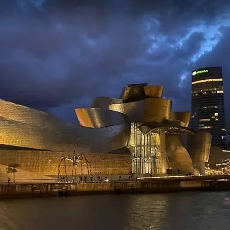 Homestay szállás A 5 Minutos Andando Del Casco Viejo, Ayuntamiento, Plaza Circular Y Gran Via De Y Proximo A 2 Lineas De Metro Bilbao