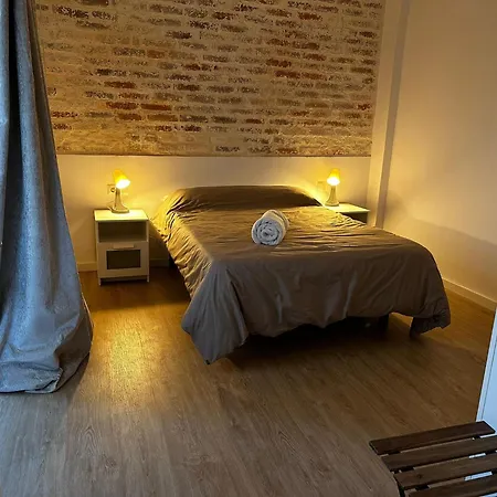 Проживание в семье A 5 Minutos Andando Del Casco Viejo, Ayuntamiento, Plaza Circular Y Gran Via De Y Proximo A 2 Lineas De Metro