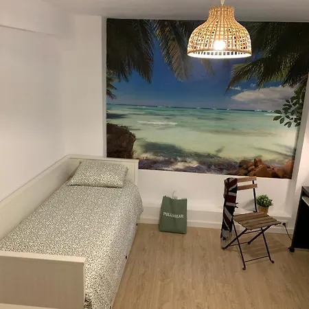 Habitación en casa particular A 5 Minutos Andando Del Casco Viejo, Ayuntamiento, Plaza Circular Y Gran Vía De Y Próximo A 2 Líneas De Metro *