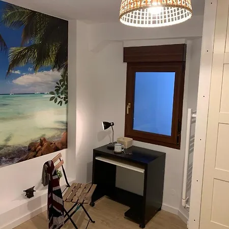 Habitación en casa particular A 5 Minutos Andando Del Casco Viejo, Ayuntamiento, Plaza Circular Y Gran Vía De Y Próximo A 2 Líneas De Metro Bilbao