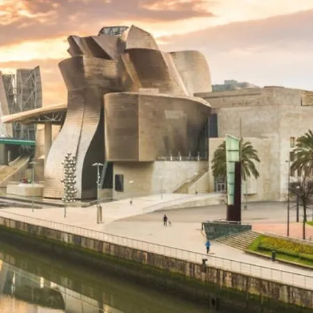 Проживание в семье A 5 Minutos Andando Del Casco Viejo, Ayuntamiento, Plaza Circular Y Gran Via De Y Proximo A 2 Lineas De Metro *