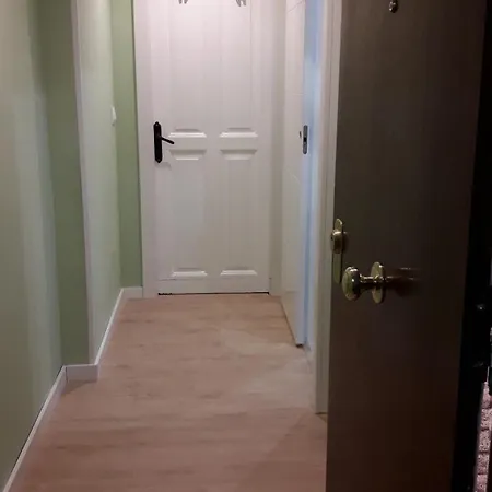 Habitación en casa particular A 5 Minutos Andando Del Casco Viejo, Ayuntamiento, Plaza Circular Y Gran Vía De Y Próximo A 2 Líneas De Metro *