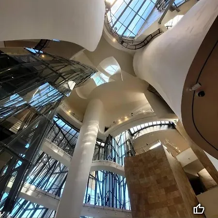 Проживание в семье A 5 Minutos Andando Del Casco Viejo, Ayuntamiento, Plaza Circular Y Gran Via De Y Proximo A 2 Lineas De Metro Бильбао