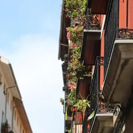 Проживание в семье A 5 Minutos Andando Del Casco Viejo, Ayuntamiento, Plaza Circular Y Gran Via De Y Proximo A 2 Lineas De Metro *
