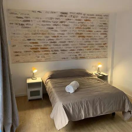 Проживание в семье A 5 Minutos Andando Del Casco Viejo, Ayuntamiento, Plaza Circular Y Gran Via De Y Proximo A 2 Lineas De Metro *
