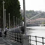 A 5 Minutos Andando Del Casco Viejo, Ayuntamiento, Plaza Circular Y Gran Via De Y Proximo A 2 Lineas De Metro Більбао