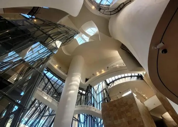 Проживание в семье A 5 Minutos Andando Del Casco Viejo, Ayuntamiento, Plaza Circular Y Gran Via De Y Proximo A 2 Lineas De Metro Бильбао