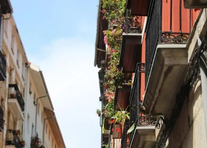 Проживание в семье A 5 Minutos Andando Del Casco Viejo, Ayuntamiento, Plaza Circular Y Gran Via De Y Proximo A 2 Lineas De Metro *